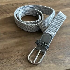 Elegant Men's Silver Woven Belt: 46 inches